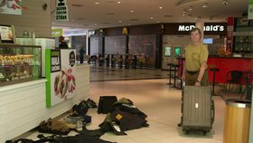 Kvůli nálezu podezřelého předmětu museli policisté ve Zlíně vyklidit obchodní centrum v Malenovicích a evakuovat tak asi 300 lidí.