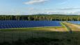 Fotovoltaická elektrárna ČEZ v Ralsku je dosud největší v Česku. Projekt Unipetrolu má mít je mírně nižší výkon.