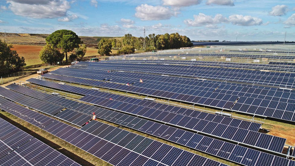 Stavba španělského solárního parku Don Rodrigo - prvního v Evropě, který bude fungovat bez nároku na státní podporu