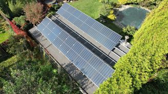 Jak si pořídit fotovoltaiku zdarma? Pusťte si diskusi odborníků u kulatého stolu