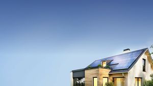 Fotovoltaická elektrárna na balkoně může fakturu za elektřinu i zvýšit. Důležitá je instalace od profesionálů, radí expert