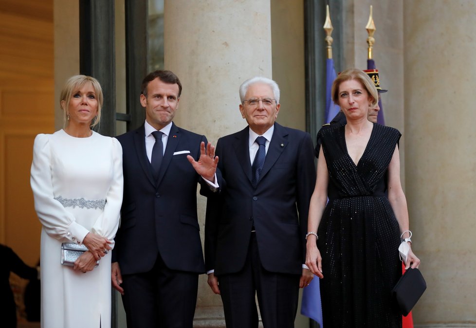 Francouzský prezident Emmanuel Macron s manželkou Brigitte.