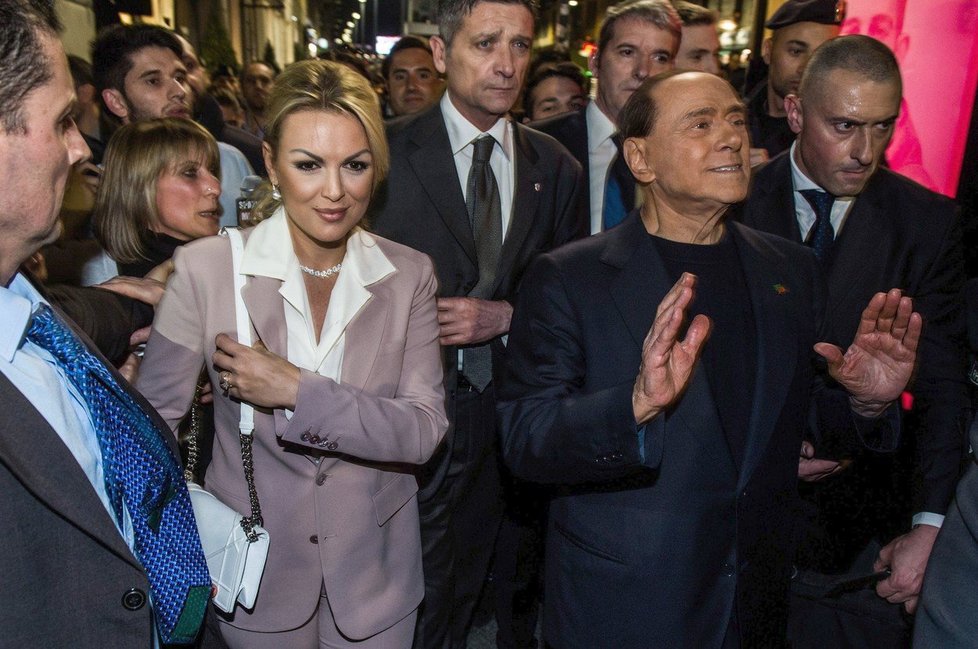 Berlusconiho partnerka Francesca Pascale (32)
