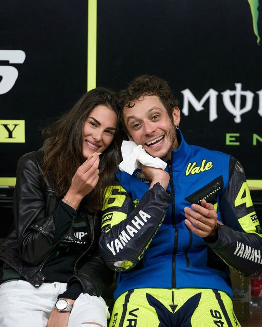Rossi se svou přítelkyní. Rossi se svou přítelkyní.