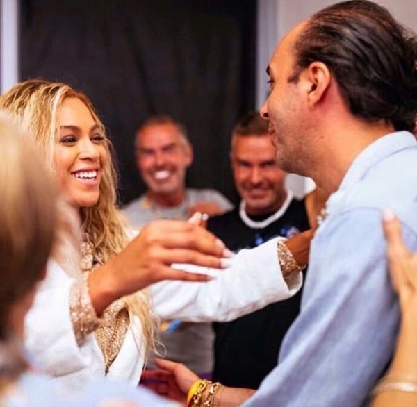 Návrhář Francesco Scognamiglio se přátelí s popovou star Beyonce.