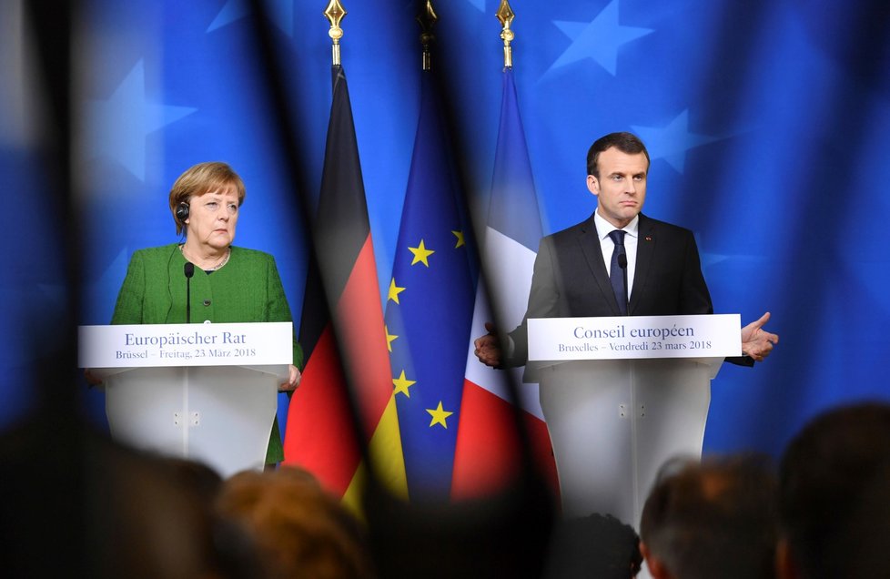 Emmanuel Macron a Angela Merkel
