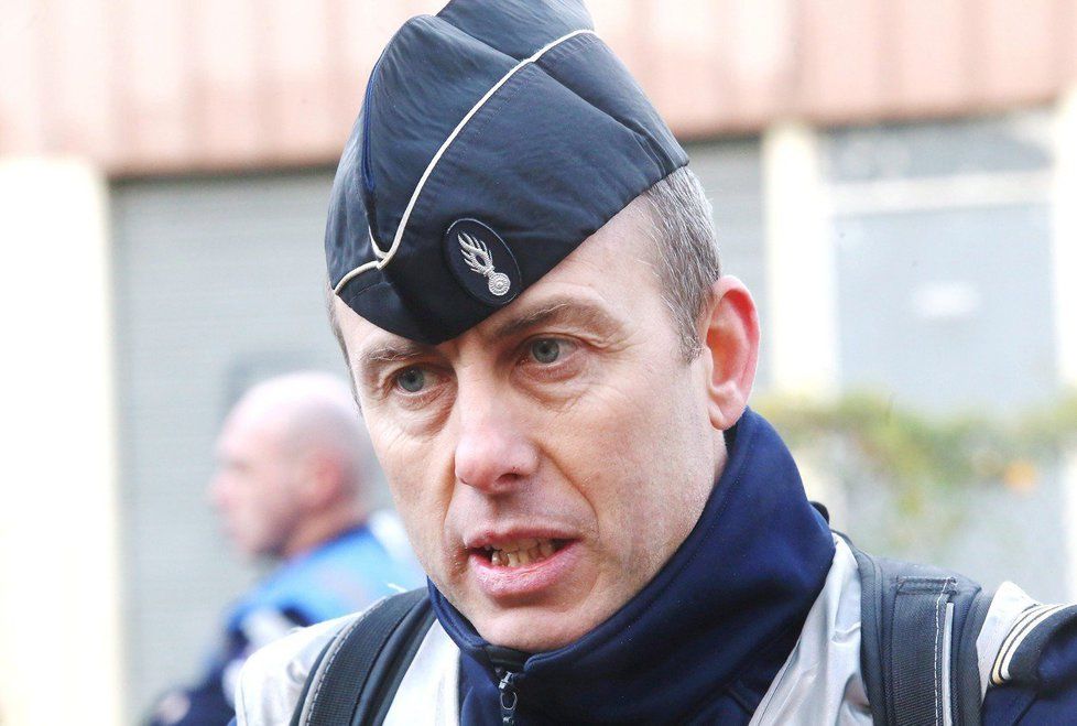 45letý policista Arnaud Beltrame zemřel při teroristickém útoku na jihu Francie. Nechal se vyměnit za rukojmí, jejichž životy tak zachránil