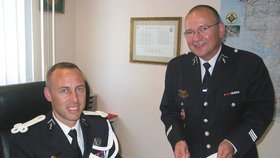 Arnaud Beltrame zemřel při teroristickém útoku na jihu Francie. Nechal se vyměnit za rukojmí, jejichž životy tak zachránil.