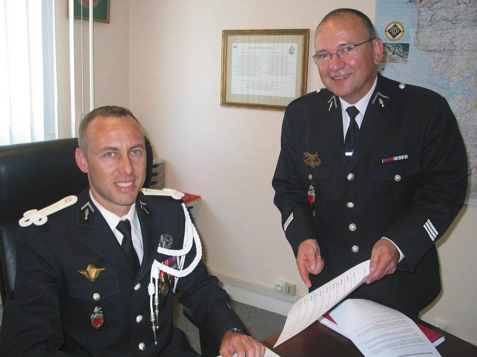 45letý policista Arnaud Beltrame zemřel při teroristickém útoku na jihu Francie. Nechal se vyměnit za rukojmí, jejichž životy tak zachránil