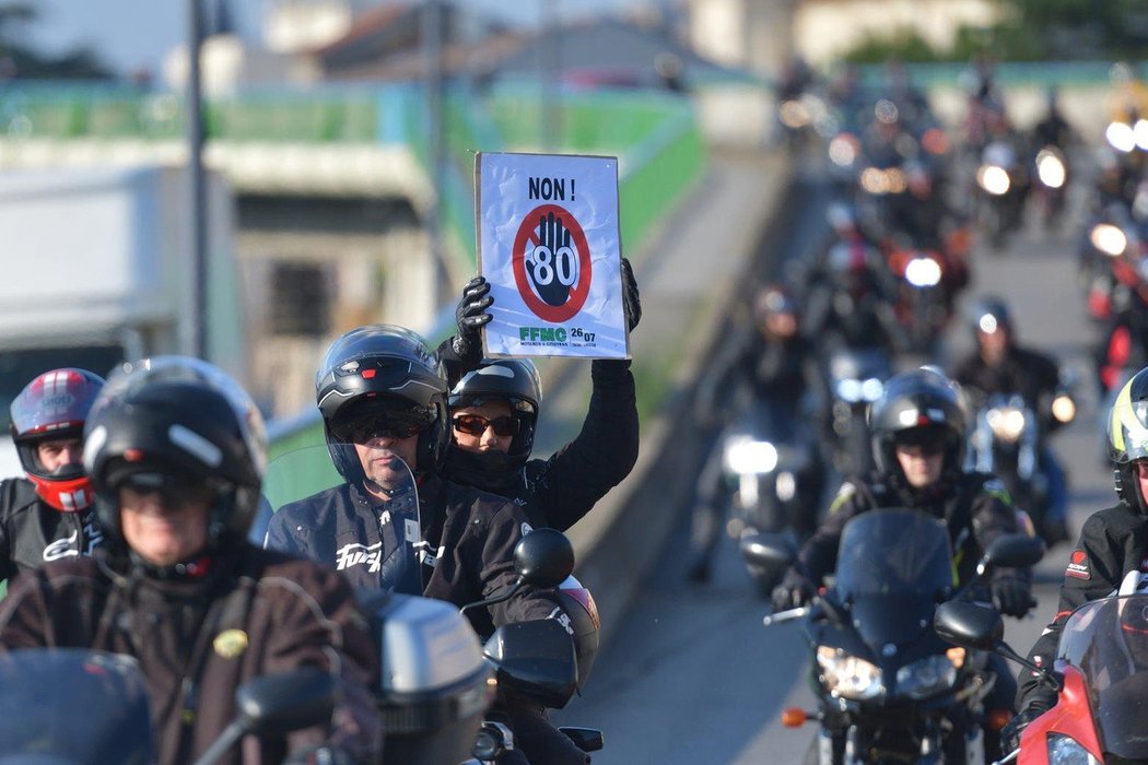 Demonstrace proti zavedení &#34;osmdesátky&#34; v Paříži