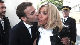 Francouzský prezident Emmanuel Macron s manželkou Brigitte.