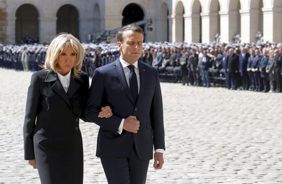 Francouzský prezident Emmanuel Macron s manželkou Brigitte.