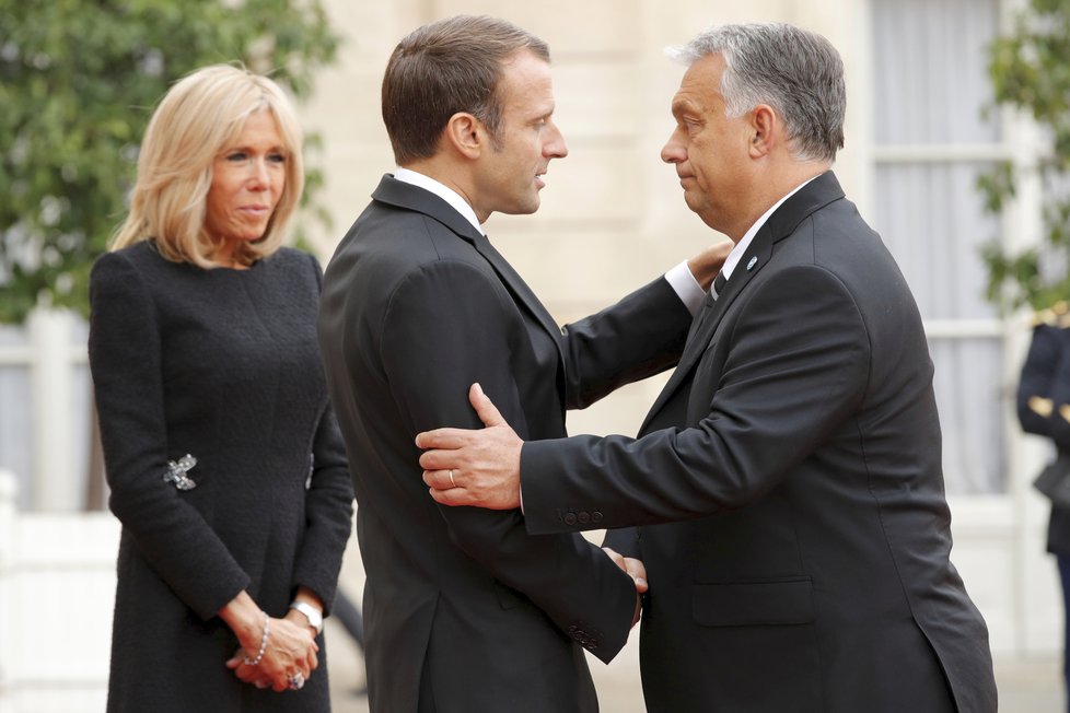 Prezident Emmanuel Macron s manželkou Brigitte v Elysejském paláci uvítali maďarského premiéra Viktora Orbána.
