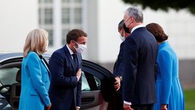 Francouzský prezident Emmanuel Macron s manželkou Brigitte na návštěvě Litvy. Na snímku s litevským prezidentem  Gitanasem Nausedou a jeho ženou Dianou.