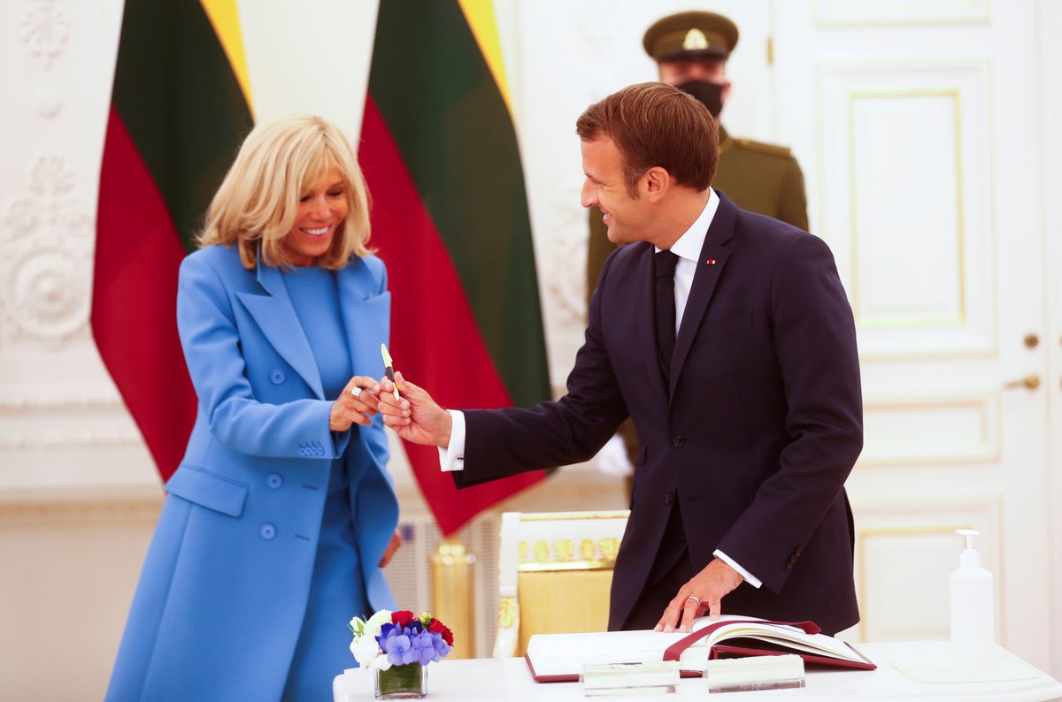 Francouzský prezident Emmanuel Macron s manželkou Brigitte na návštěvě Litvy.