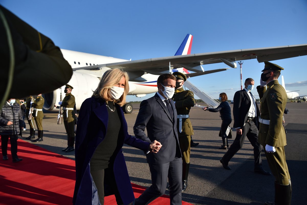 Francouzský prezident Emmanuel Macron s manželkou Brigitte na návštěvě Litvy.