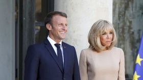 Francouzský prezident Macron s manželkou Brigitte.