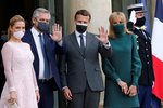 Francouzský prezident Emmanuel Macron s manželkou Brigitte hostili argentinského prezidenta.