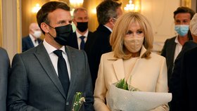 Francouzský prezident Emmanuel Macron s manželkou Brigitte.