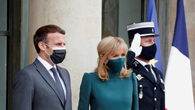 Francouzský prezident Emmanuel Macron s manželkou Brigitte hostili argentinského prezidenta.