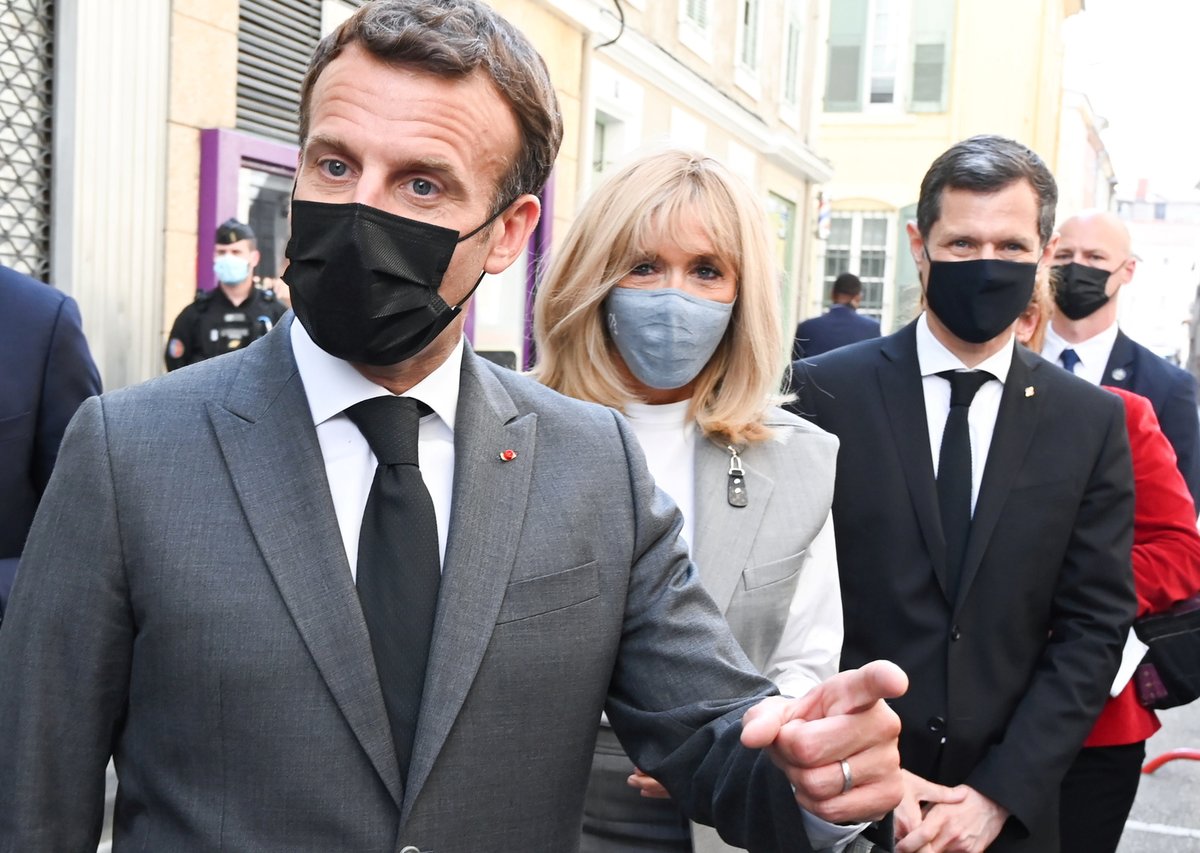 Prezident Emmanuel Macron s manželkou Brigitte.