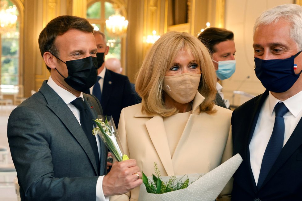 Francouzský prezident Emmanuel Macron s manželkou Brigitte.