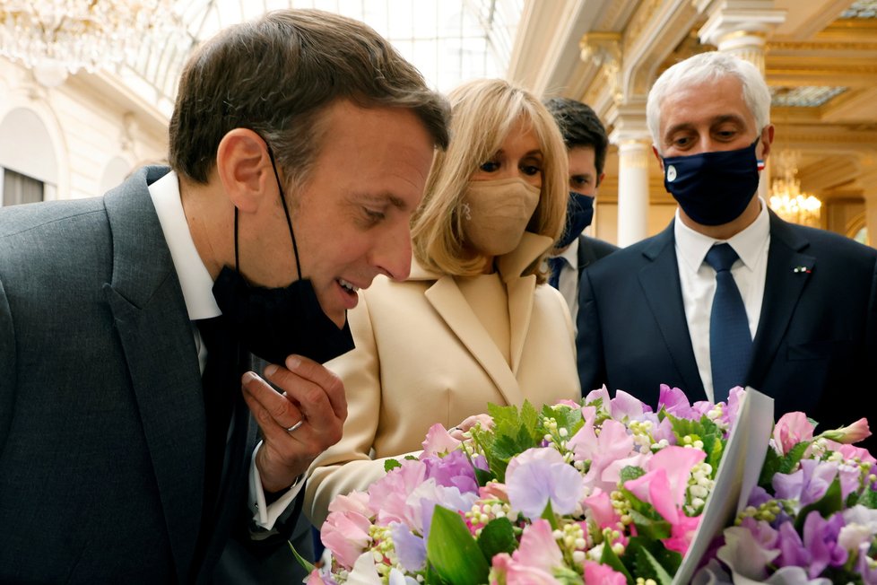 Francouzský prezident Emmanuel Macron s manželkou Brigitte.