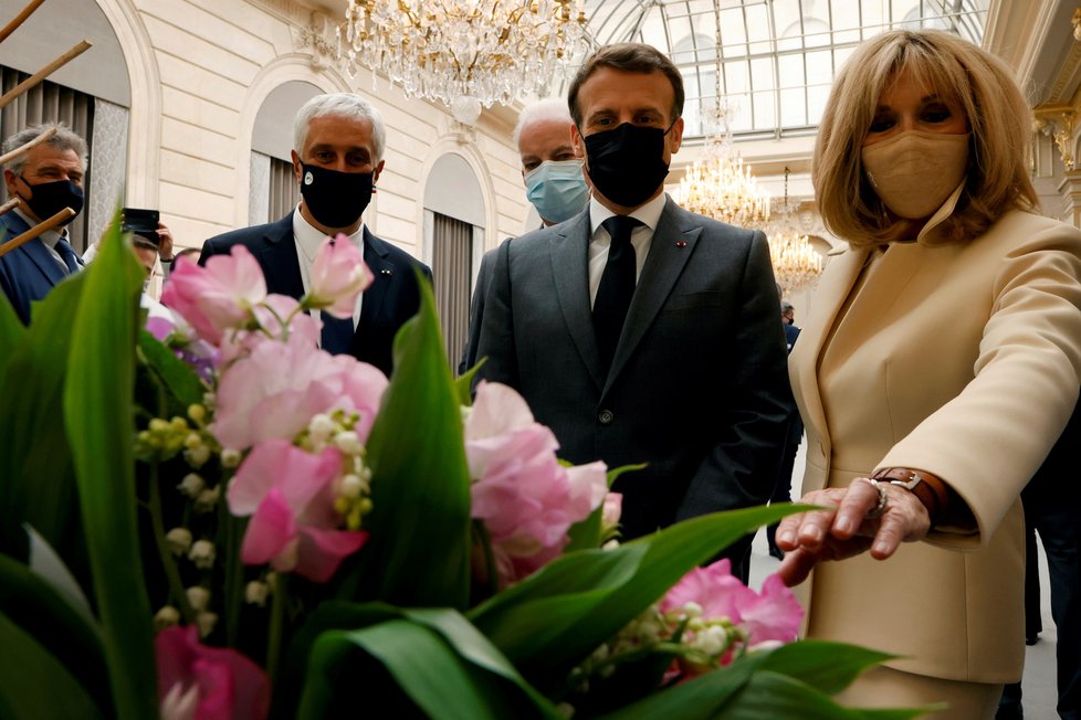 Francouzský prezident Emmanuel Macron s manželkou Brigitte