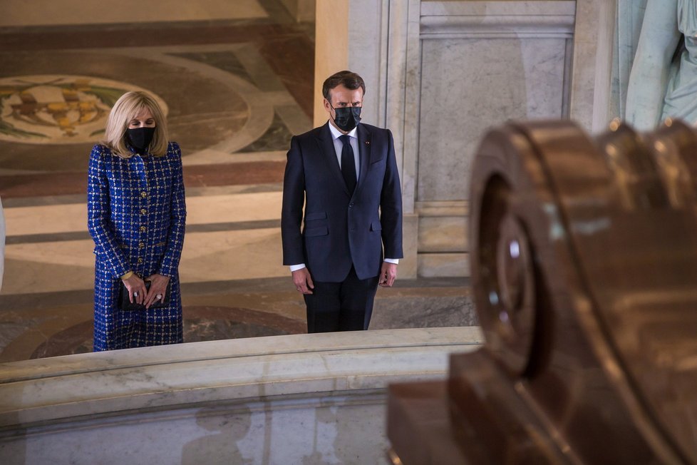 Francouzský prezident Emmanuel Macron s manželkou Brigitte.