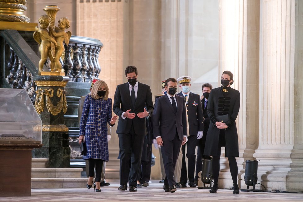 Francouzský prezident Emmanuel Macron s manželkou Brigitte.