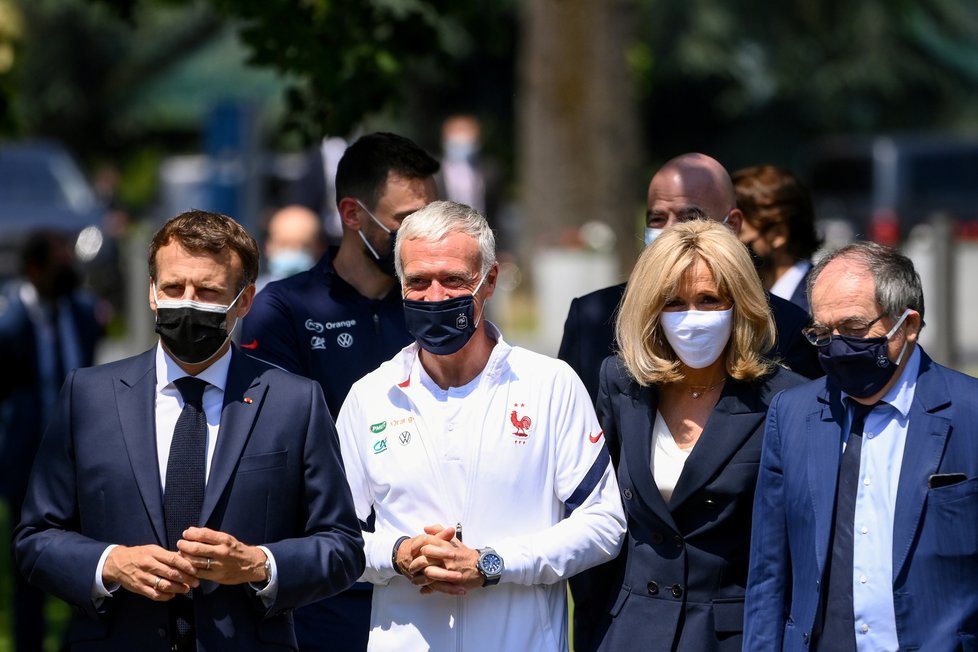 Prezident Emmanuel Macron s manželkou Brigitte.