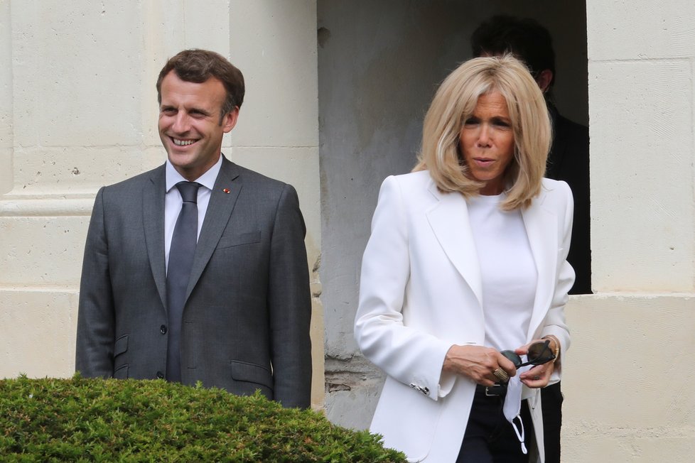 Prezident Emmanuel Macron s manželkou Brigitte.