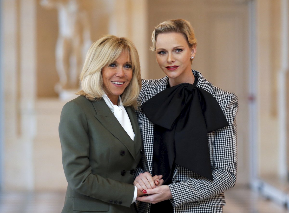 Brigitte Macronová a monacká princezna Charlene.