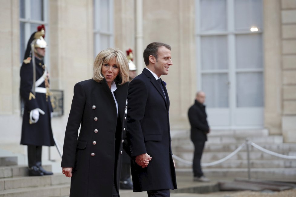 Francouzský prezident Emmanuel Macron s manželkou Brigitte.