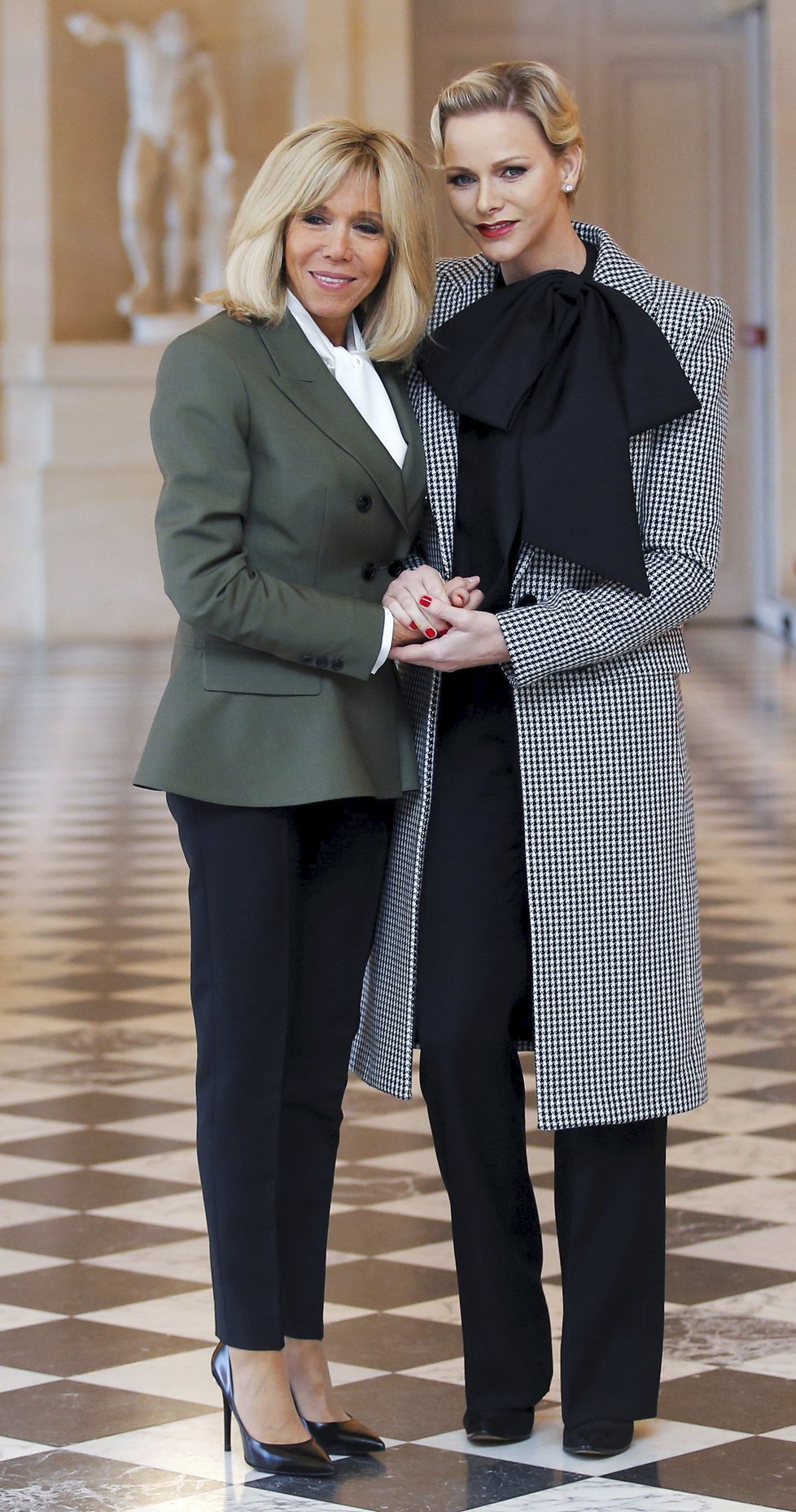 Brigitte Macronová a monacká princezna Charlene