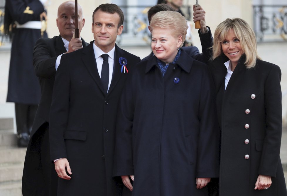 Francouzský prezident Emmanuel Macron s manželkou Brigitte na oslavách 100. výročí konce 1. světové války přivítali litevskou prezidentku Daliu Grybauskaité.