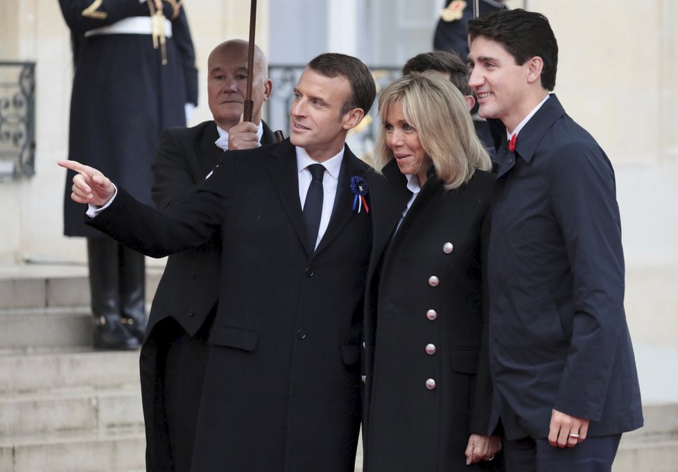 Francouzský prezident Emmanuel Macron s manželkou Brigitte na oslavách 100. výročí konce 1. světové války přivítali kanadského premiéra Justina Trudeau.