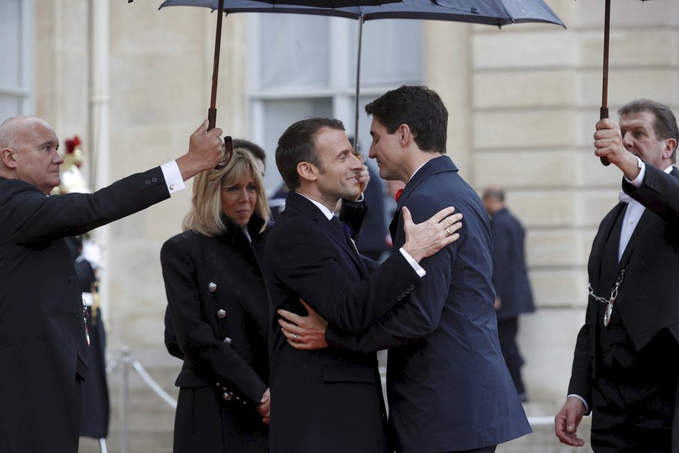 Francouzský prezident Emmanuel Macron s manželkou Brigitte na oslavách 100. výročí konce 1. světové války přivítali kanadského premiéra Justina Trudeau.