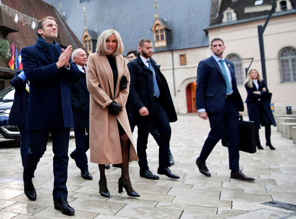 Francouzský prezident Emmanuel Macron s manželkou Brigitte.