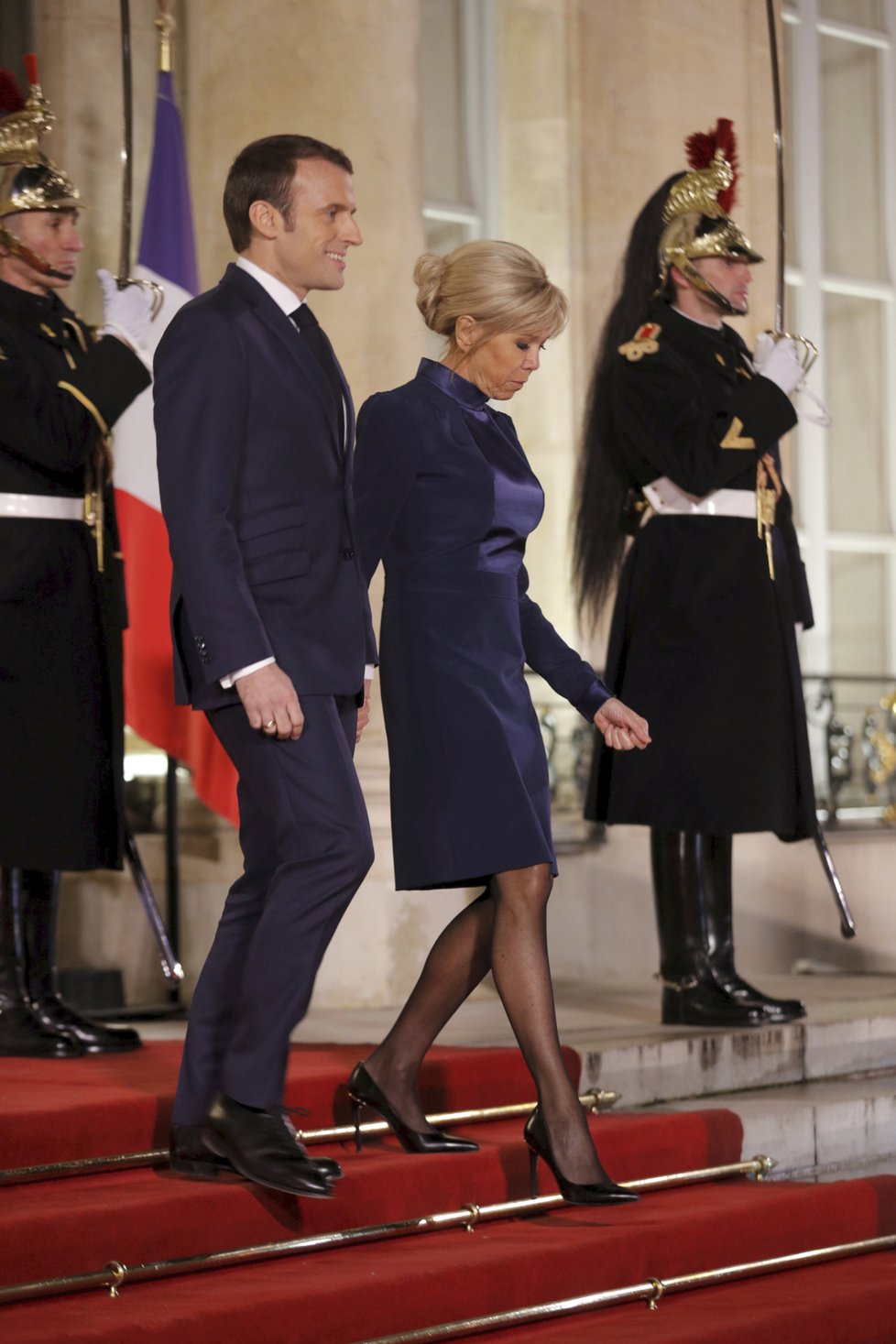 Prezident Emmanuel Macron s manželkou Brigitte.