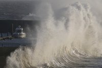 Rybářská loď se potopila v bouři: Na palubě bylo 10 lidí!