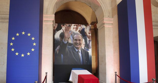 Smutek za Chiraka: Nenávist až za hrob. Le Penová do kostela nepůjde