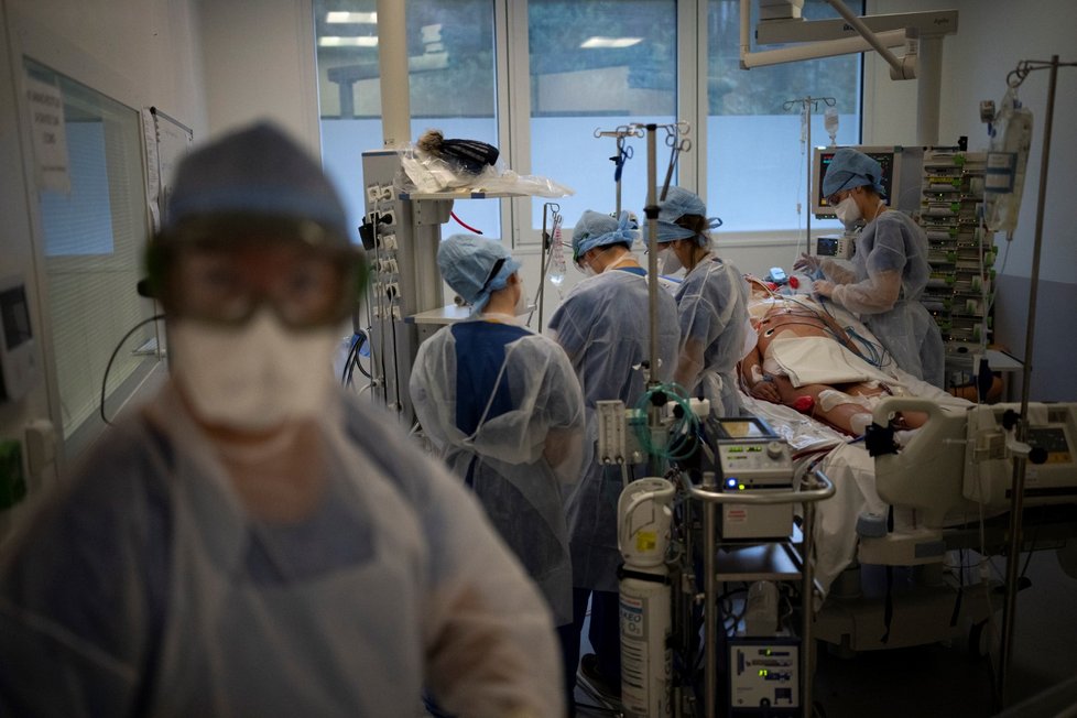 Pandemie koronaviru ve francouzských nemocnicích (prosinec 2021)