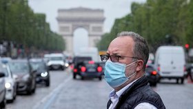 Francouzský prezident apeloval na Francouze, aby se nechali očkovat
