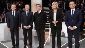 Debata prezidentských kandidátů ve Francii: Zleva Fillon, Macron, Melenchon, Marine Le Penová a Hamon