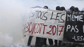 Ve Francii se konaly u příležitosti prvního máje demonstrace za zachování sociálních jistot pro pracující a nezaměstnané, ale také proti Marine Le Penové, jež se dostala do druhého kola prezidentských voleb.
