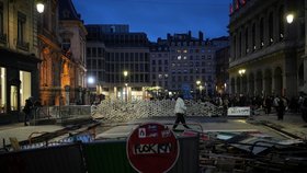Protesty v Lyonu přešly v útoky a rabování.