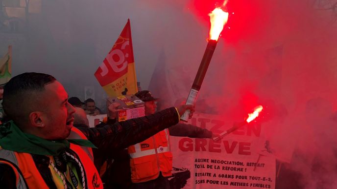 Francouzi znovu protestovali proti Macronově důchodové reformě (17. 12. 2019)