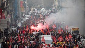 Francouzi znovu protestovali proti Macronově důchodové reformě (17. 12. 2019).