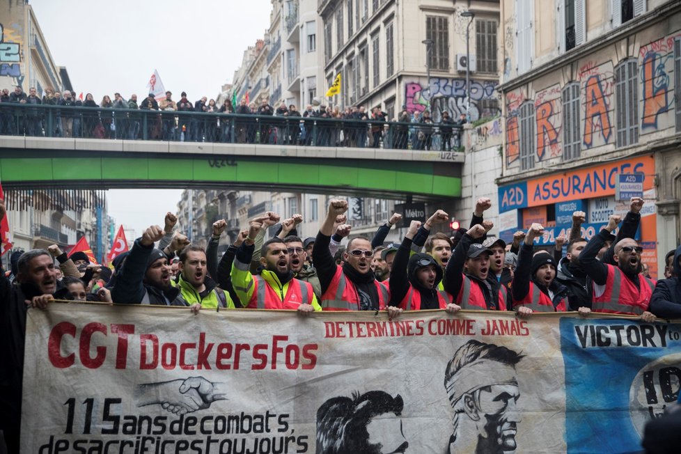 Francouzi znovu protestovali proti Macronově důchodové reformě (17. 12. 2019).